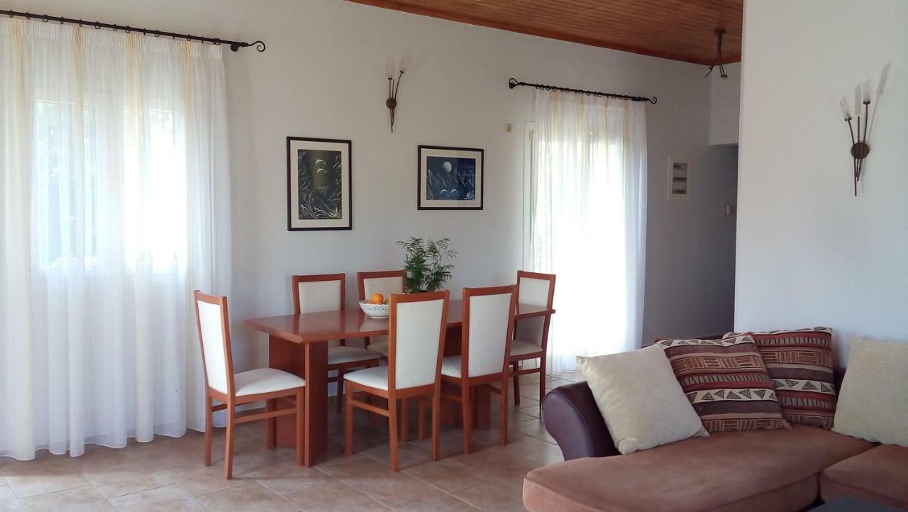 Baronessa'S Apartments Gáiosz Kültér fotó